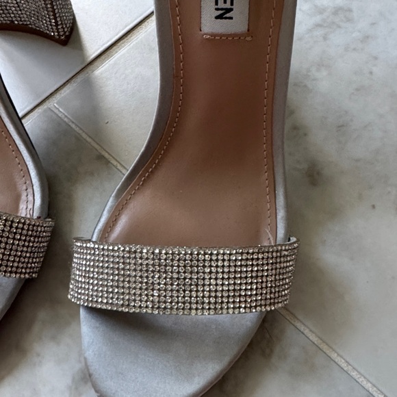 Steve Madden Carrson Rhinestone Silver Diamond Studded Women's Heels - Picture 4 of 11